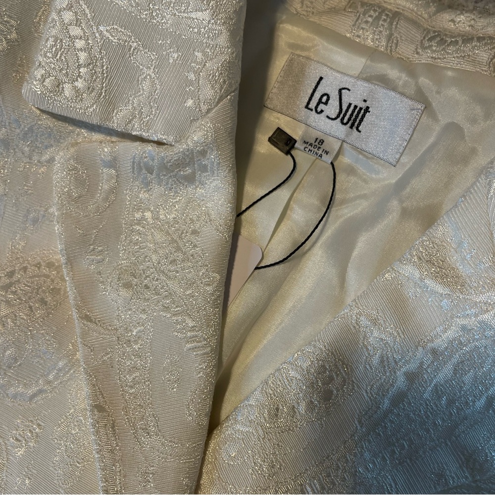 Women’s Le Suit Embroidered Blazer
